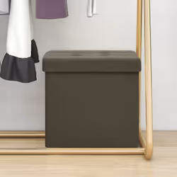 Questo versatile e morbido sgabello pieghevole presenta un design accogliente che si adatta a qualsiasi arredamento d'interni ...