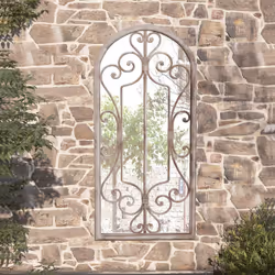 Lo specchio da giardino sarà un'aggiunta originale e attraente allo spazio esterno. Lo specchio è realizzato in resistente fe ...