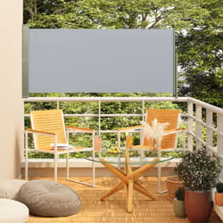 Questa tenda da sole laterale semplice ma elegante crea un piccolo angolo accogliente e garantisce allo stesso tempo la priva ...