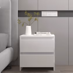 Questo comodino dal design elegante è un'aggiunta senza tempo al vostro arredamento. La struttura di questo comodino ne garan ...