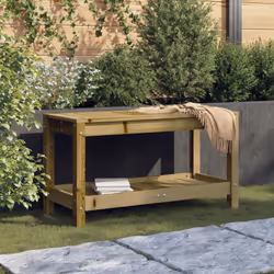 Questa panca da giardino in legno è perfetta per essere utilizzata all'esterno ed è pensata per diventare il punto focale del ...