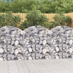 Questo pratico cesto di gabbioni è stato progettato appositamente come barriera da giardino decorativa e fonoassorbente. Mate ...