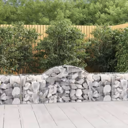 Questo pratico cesto di gabbioni è stato progettato appositamente come barriera da giardino decorativa e fonoassorbente. Mate ...