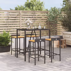 Questo elegante set da bar da giardino, che unisce stile e funzionalità, è sicuramente destinato a diventare il fulcro del vo ...