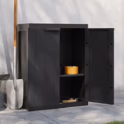 Questo mobile da esterno è ideale per riporre e mantenere in ordine articoli per la casa, attrezzi, o altri oggetti. Material ...