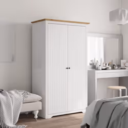 Questo armadio classico, caratterizzato da un design francese, offre un ampio spazio per riporre i vostri abiti, scarpe e acc ...