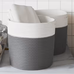 Questi cestini portaoggetti colpiscono per il loro design moderno e oltre ad essere pratici sono anche accattivanti in qualsi ...