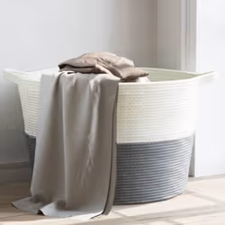 Questo cestino per la biancheria colpisce per il suo design moderno e oltre ad essere pratico è anche accattivante in qualsia ...