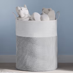 Questo cestino portaoggetti colpisce per il suo design moderno e oltre ad essere pratico è anche accattivante in qualsiasi am ...