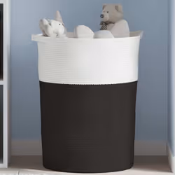Questo cestino portaoggetti colpisce per il suo design moderno e oltre ad essere pratico è anche accattivante in qualsiasi am ...