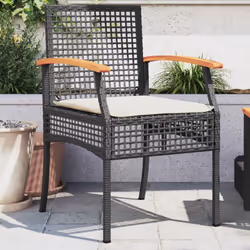 Rilassatevi e godetevi l'aria aperta con queste comode sedie da giardino! Materiale resistente: Il rattan PE, noto anche come ...