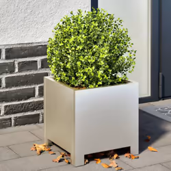Questa fioriera da giardino è la scelta ideale per contenere le vostre piante o i vostri fiori preferiti e aggiungerli al gia ...
