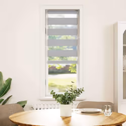 Eleva lo stile e la funzionalità della tua stanza con questa tenda zebrata, che offre privacy ed eleganza. Durevole e a bassa ...
