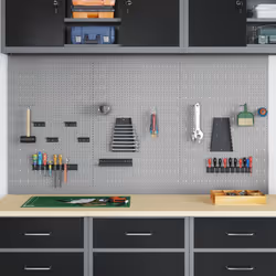 Questo set di pannelli per appendere comprende tre pratici pannelli per organizzare i tuoi attrezzi. Ottimi per officine e ga ...
