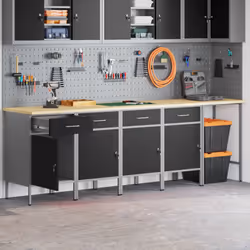 Questo Tavolo Angolare con Armadi da Lavoro combina stile e funzionalità, perfetto per qualsiasi garage o officina. Realizzat ...
