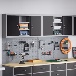 Questo armadio da muro per attrezzi è l'ideale per tenere i tuoi attrezzi e accessori in ordine, dando anche un tocco di stil ...