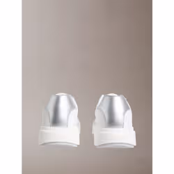 Calvin Klein Chunky Sneakers con tassello argento in pelle - Vista aggiuntiva 4
