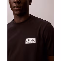Calvin Klein T-shirt con stemma in stile college - Vista aggiuntiva 6
