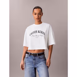 Calvin Klein T-shirt con logo in stile college corta - Vista aggiuntiva 2