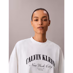 Calvin Klein T-shirt con logo in stile college corta - Vista aggiuntiva 3