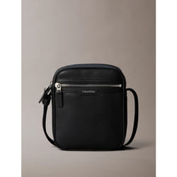 Calvin Klein Borsa reporter in ecopelle traforata
