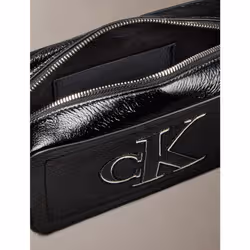 Calvin Klein Borsa a tracolla per fotocamera con monogramma - Vista aggiuntiva 3