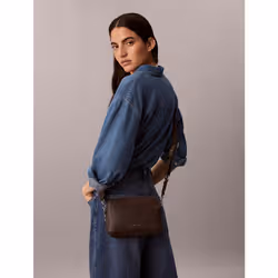 Calvin Klein Borsa per fotocamera con logo sulla tracolla - Vista aggiuntiva 4