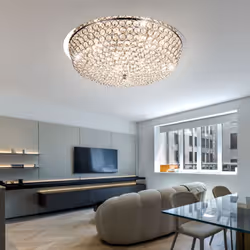Descrizione Questa pomposa lampada da soffitto cromata della serie Toulouse si caratterizza per il suo design elegante e la l ...